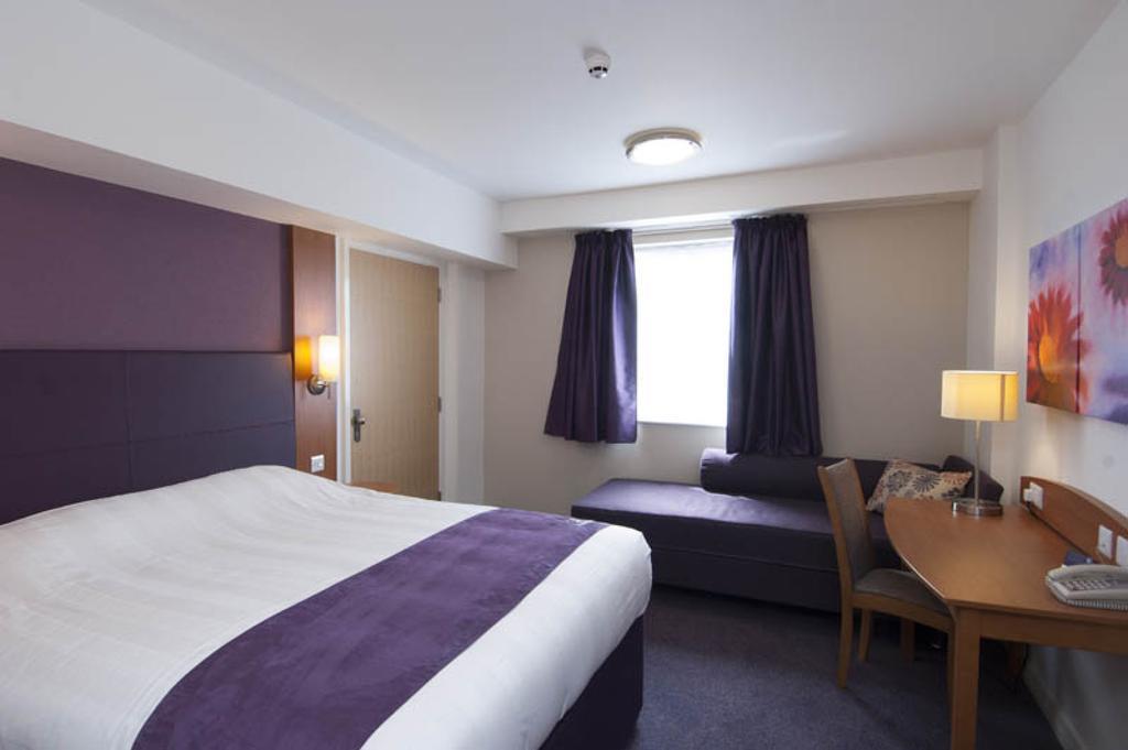 Premier Inn Glasgow Airport 페이즐리 객실 사진